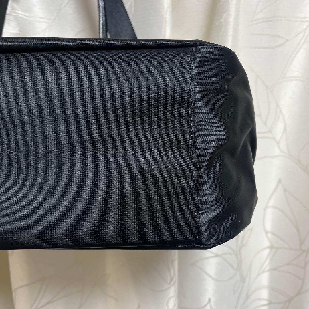 ほぼ未使用ラシット今期A4入るポケット多数三層構造メタルロゴ2wayバッグ