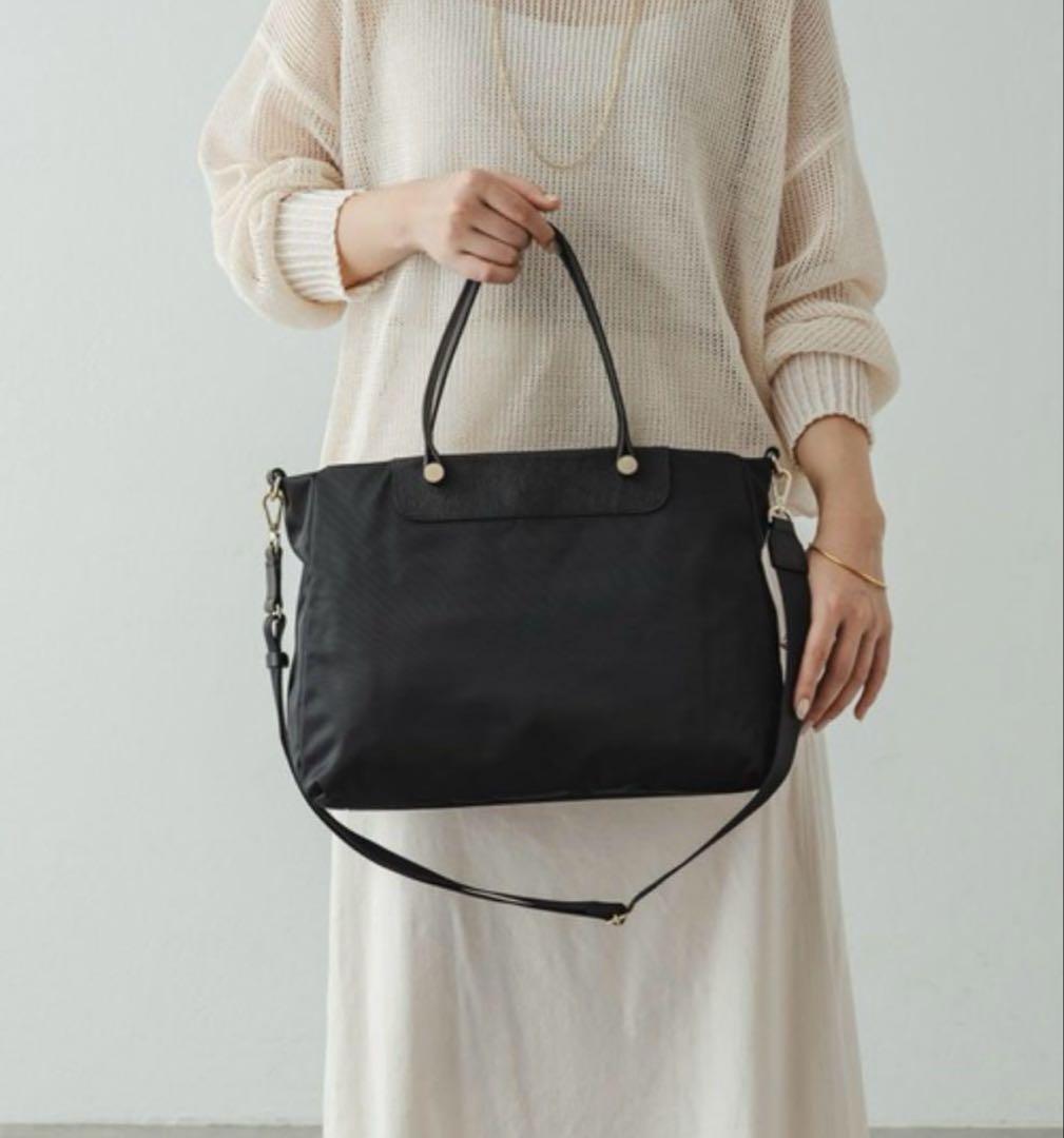 ほぼ未使用ラシット今期A4入るポケット多数三層構造メタルロゴ2wayバッグ