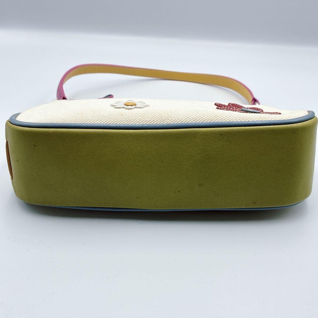 希少⭐️COACH コーチ　アクセサリーポーチ　渋谷限定　フラワー　アップリケ