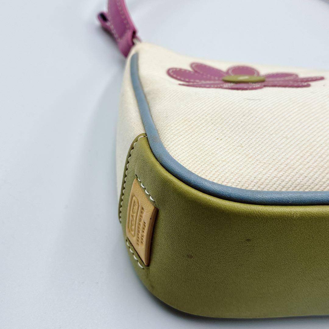 希少⭐️COACH コーチ　アクセサリーポーチ　渋谷限定　フラワー　アップリケ