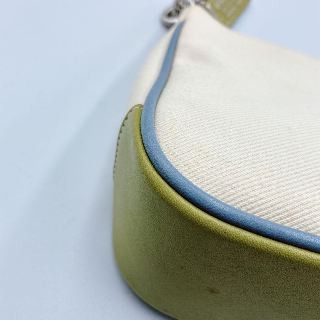 希少⭐️COACH コーチ　アクセサリーポーチ　渋谷限定　フラワー　アップリケ