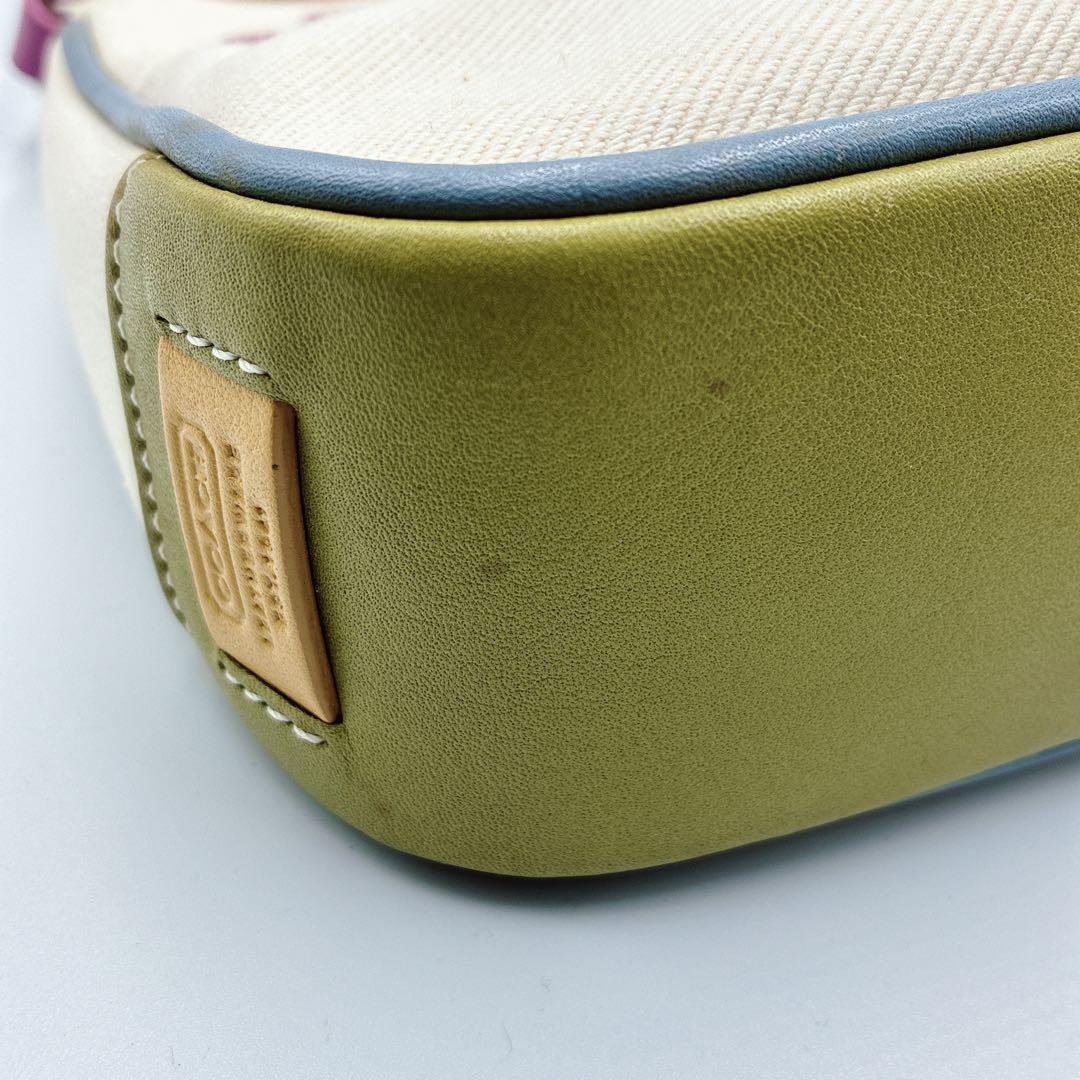 希少⭐️COACH コーチ　アクセサリーポーチ　渋谷限定　フラワー　アップリケ