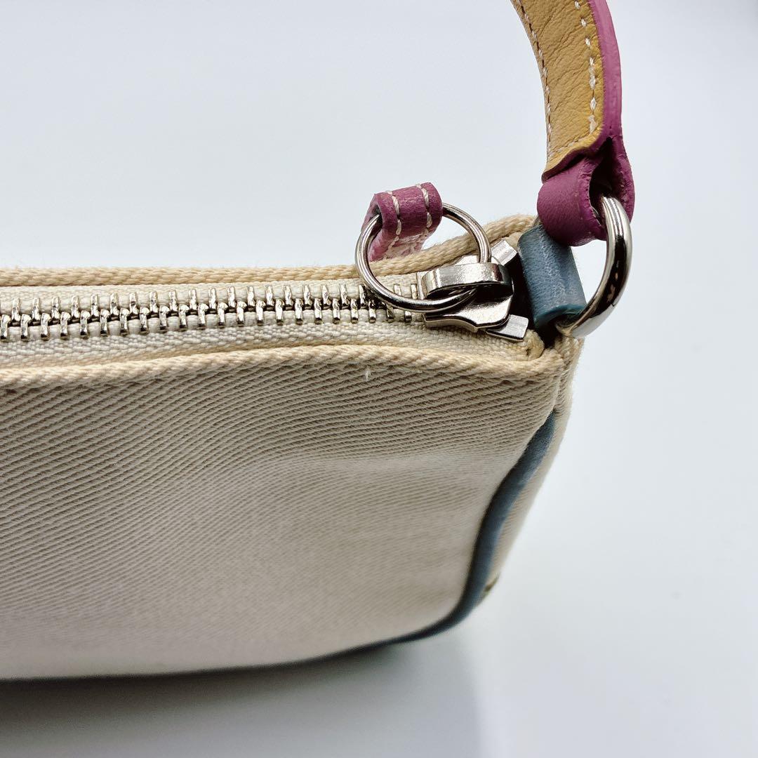 希少⭐️COACH コーチ　アクセサリーポーチ　渋谷限定　フラワー　アップリケ