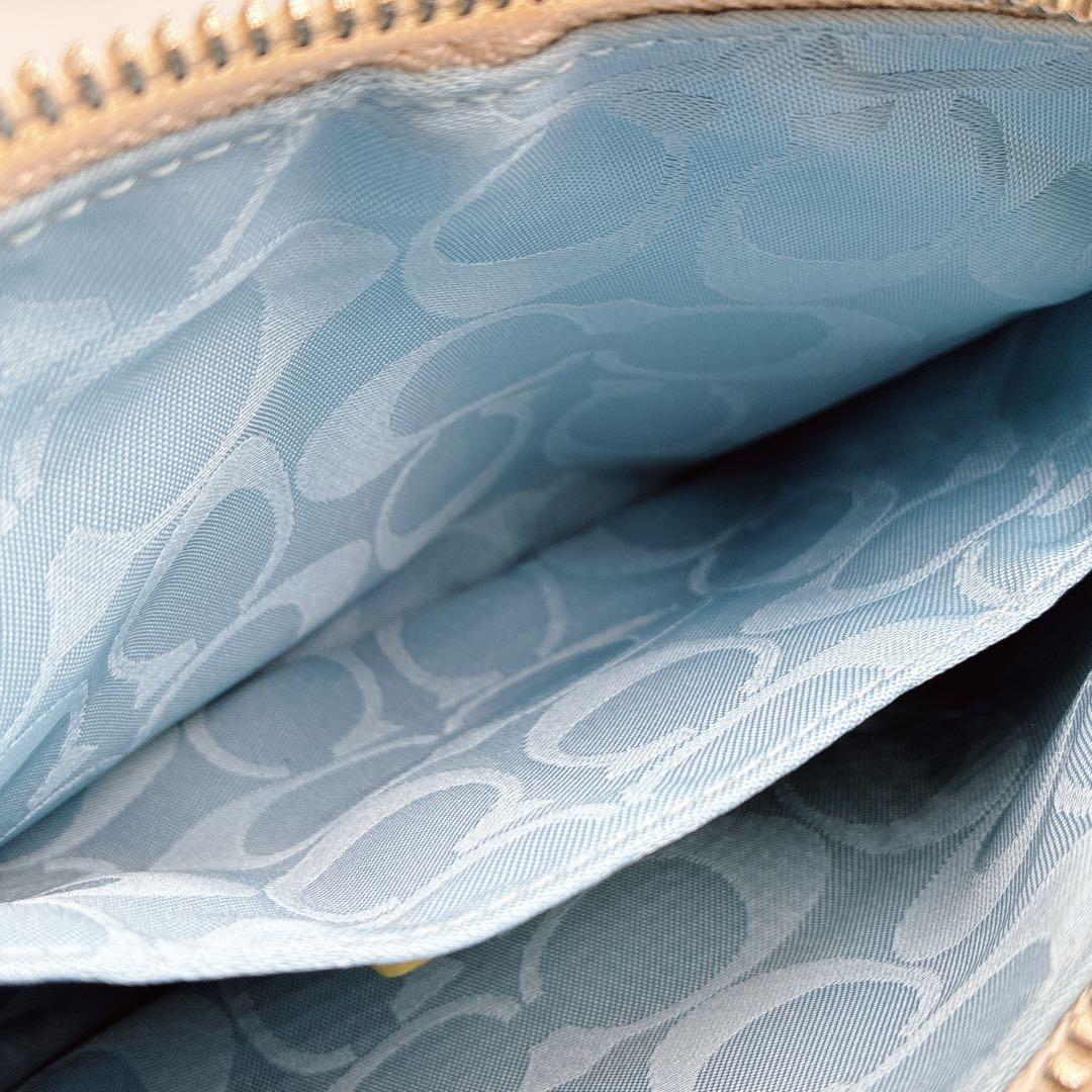 希少⭐️COACH コーチ　アクセサリーポーチ　渋谷限定　フラワー　アップリケ