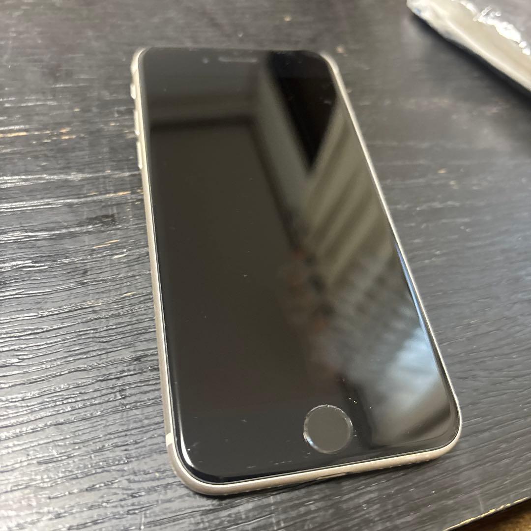 ゆ*】様 Apple iPhone SE 第二世代ホワイト 本体