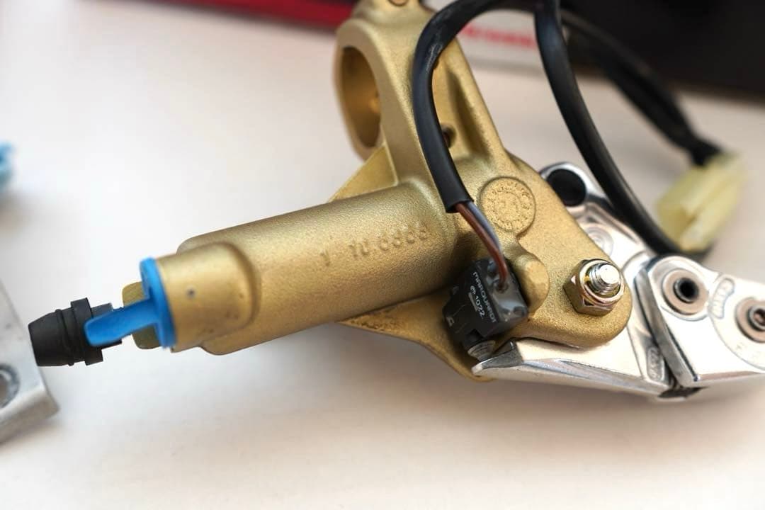 ブレンボ PCS16 マスターシリンダー タンクセット スイッチ有/配線有