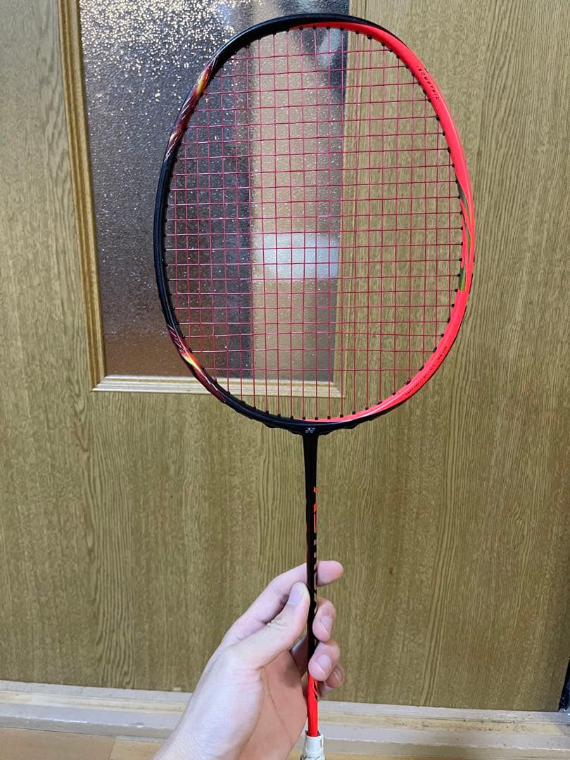 バドミントンラケット Astrox 77 レッド　3u