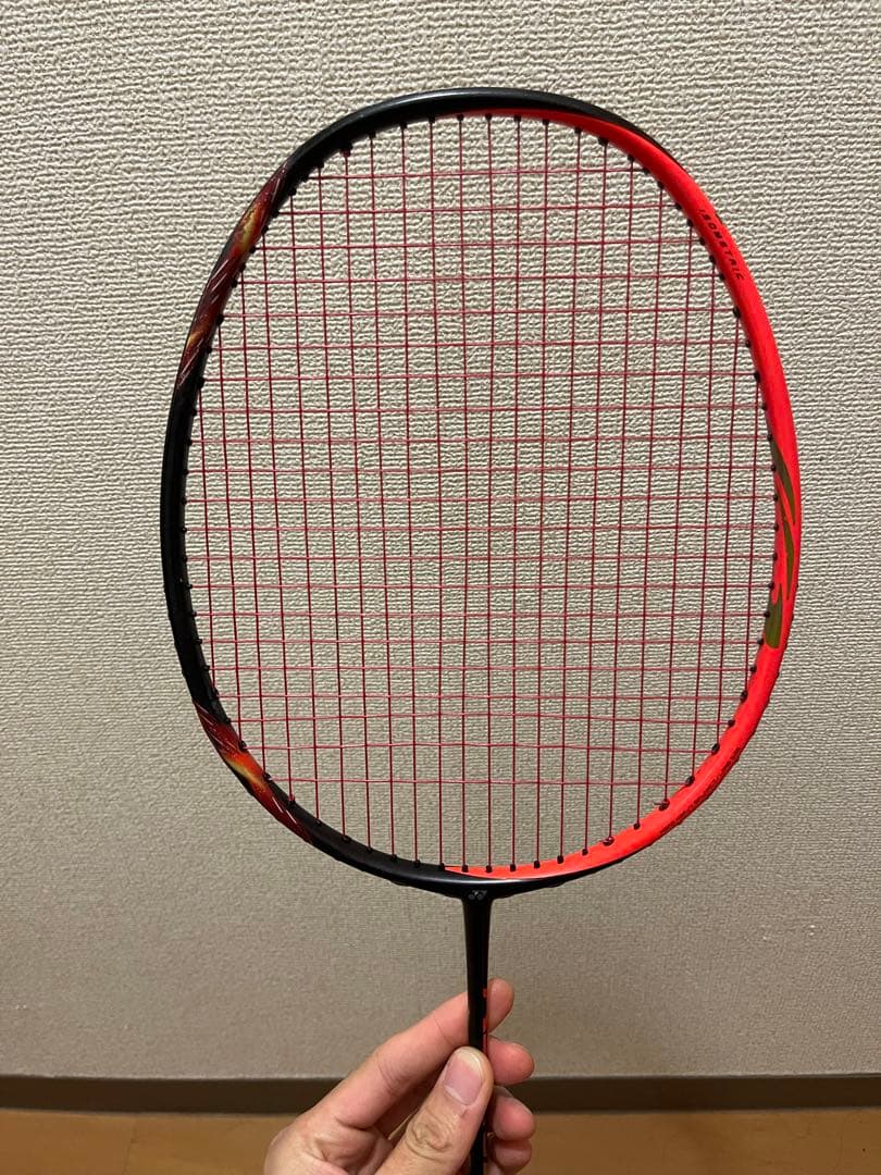 バドミントンラケット Astrox 77 レッド　3u