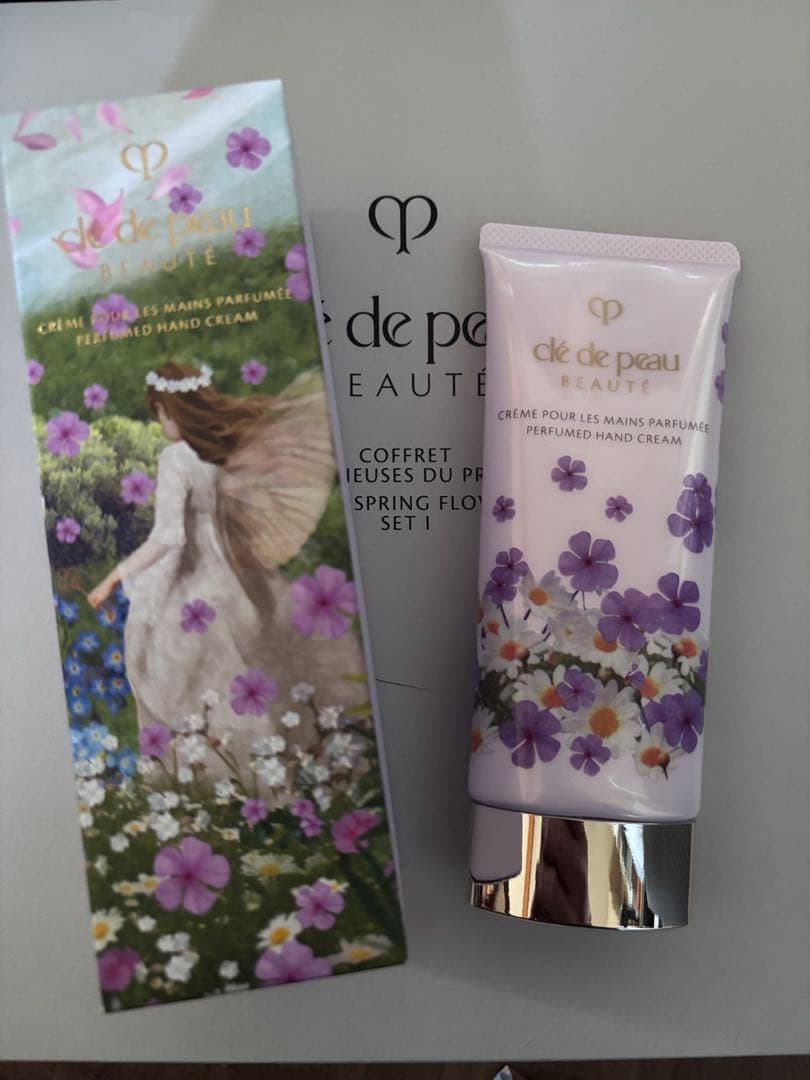 クレドポーボーテ ラディアンスギフト ハンドクリーム