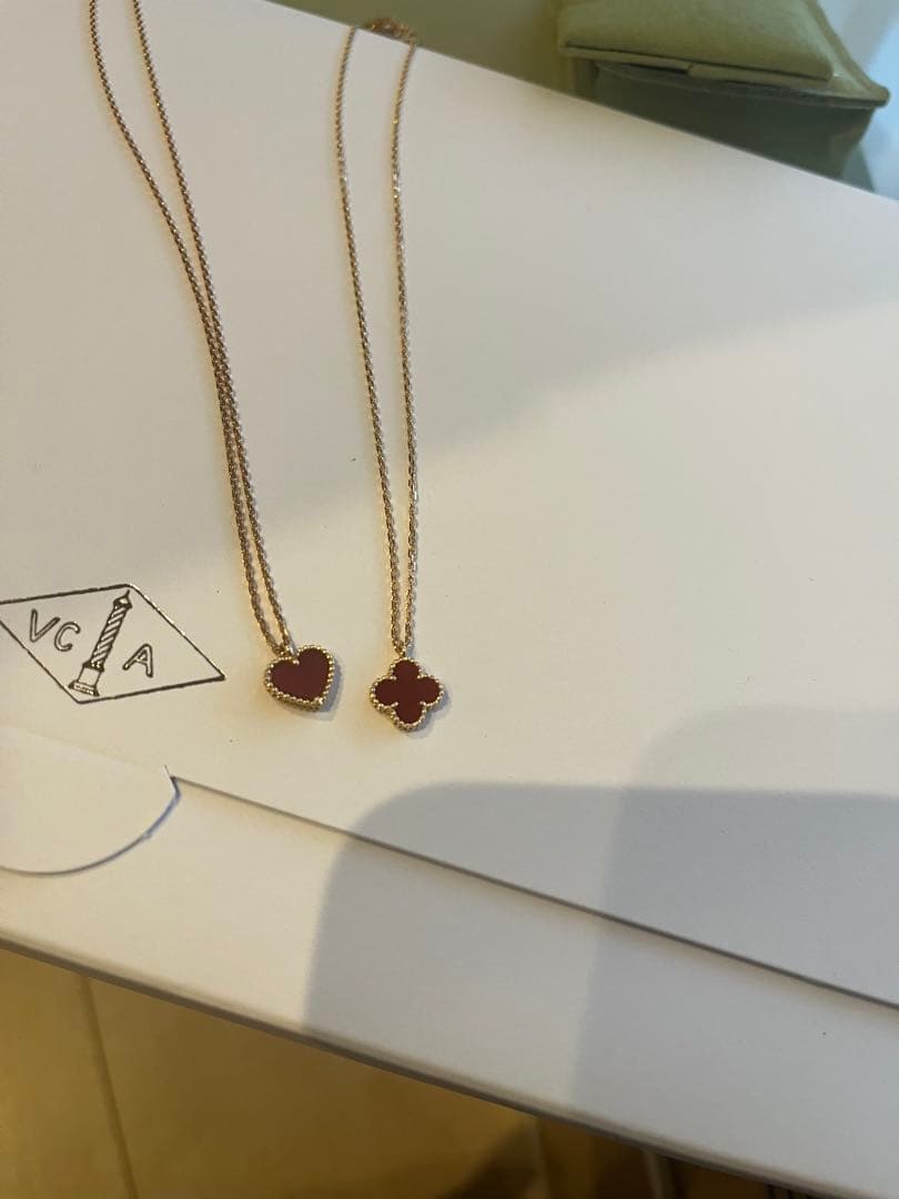 Van Cleef & Arpels スウィート　アルハンブラ・カーネリアン