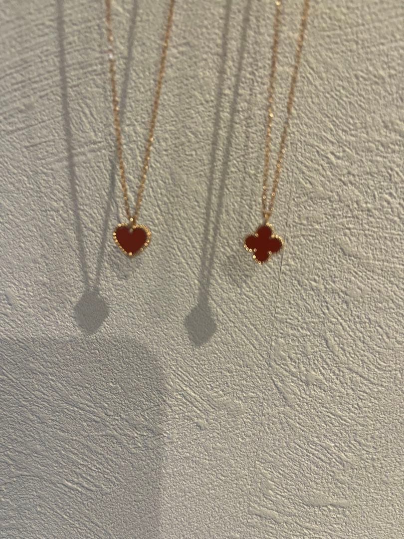 Van Cleef & Arpels スウィート　アルハンブラ・カーネリアン