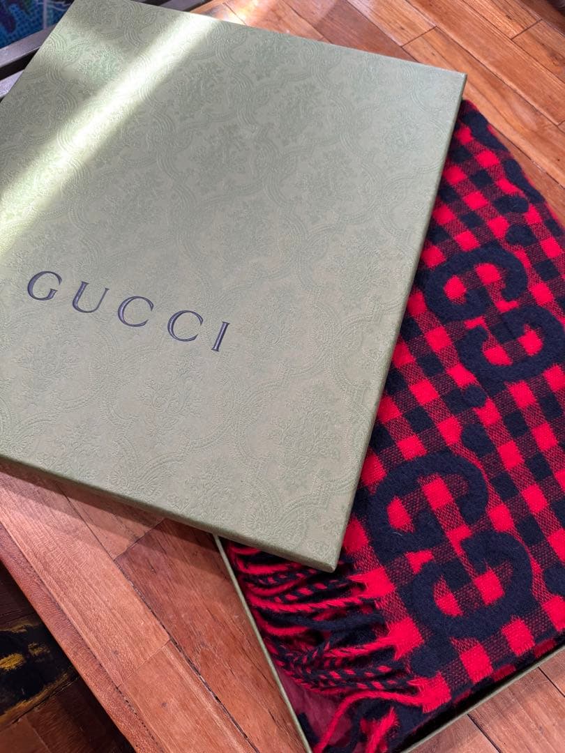 GUCCI 赤と黒のチェックマフラー