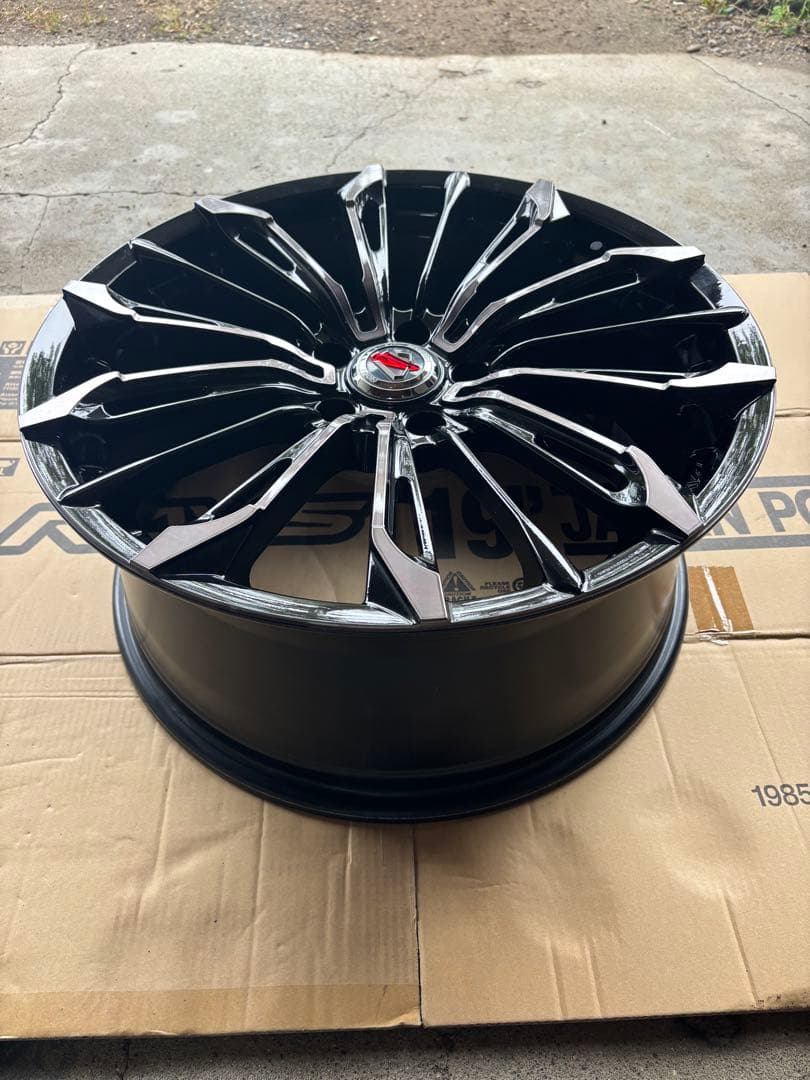 RAYSベルサスストラテジーアトリアイナ19インチ１本②