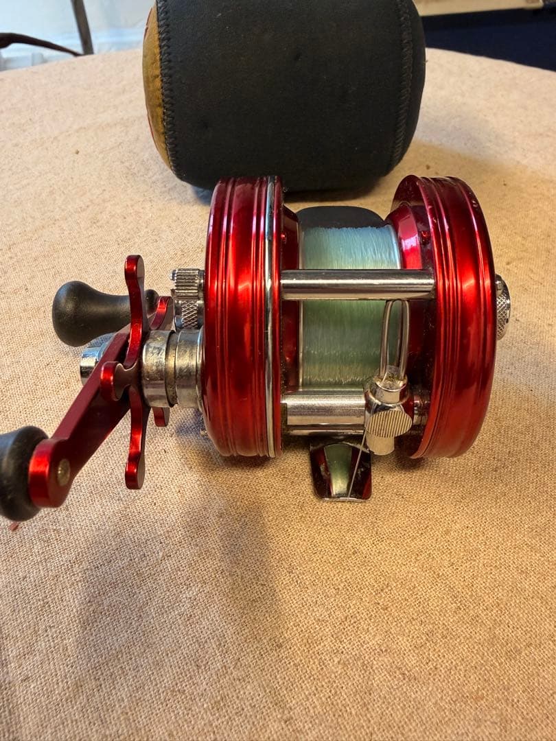 ABU 4600C 赤 オールド アンバサダー　状態良好