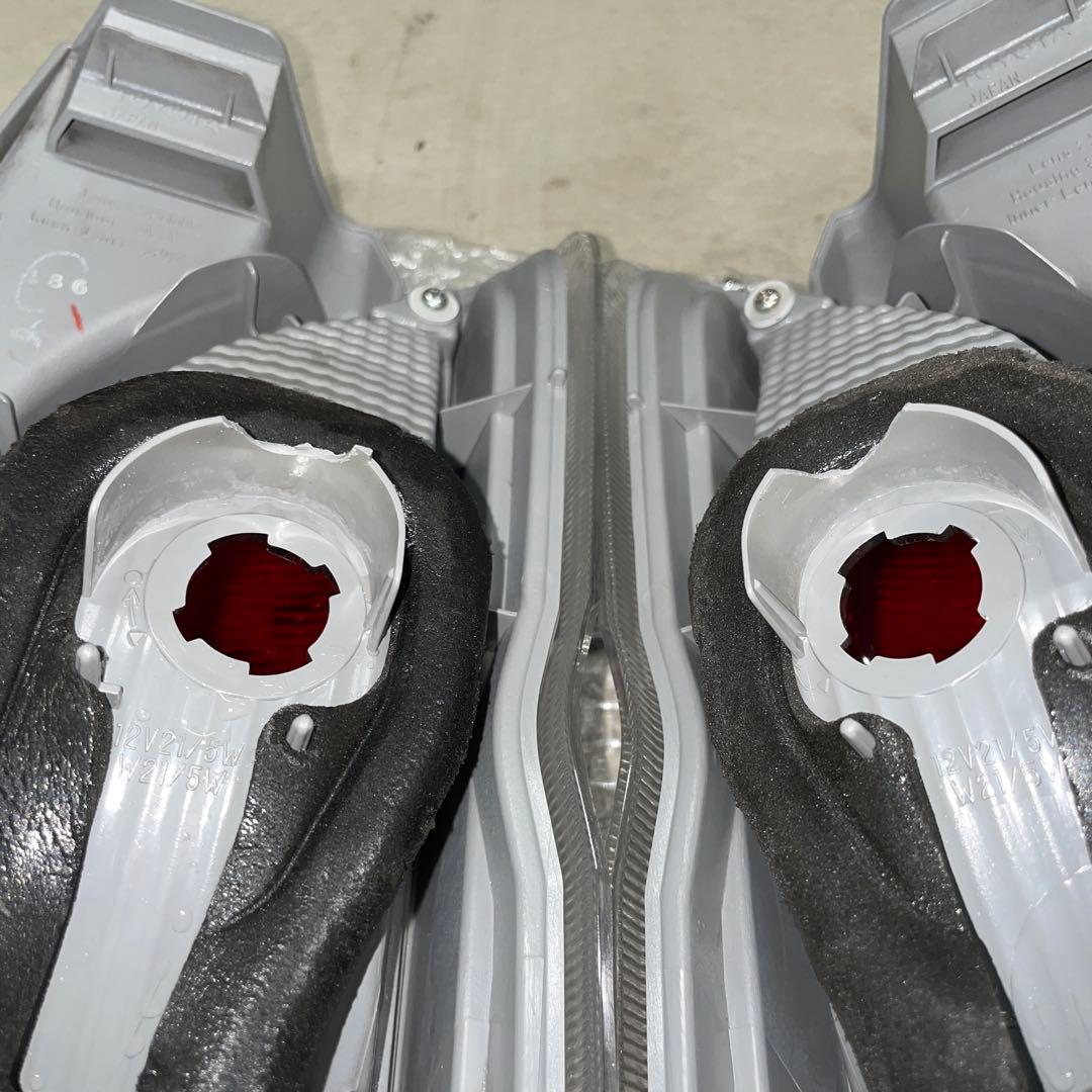 あ*ず様 200系　ハイエース　純正オプション　クリアコンビネーションランプ