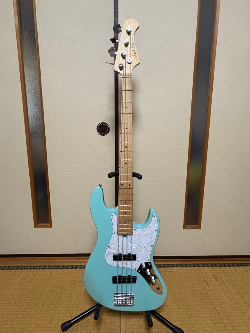 バッカス　BUCCHUS　ジャズベースタイプ　ブルー系