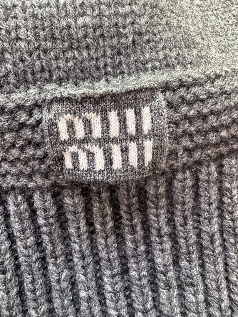 MIU MIU グレー Mサイズ ニット帽 ボンボン付き