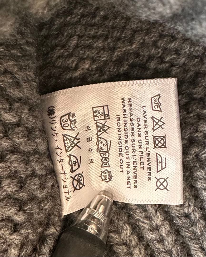 MIU MIU グレー Mサイズ ニット帽 ボンボン付き