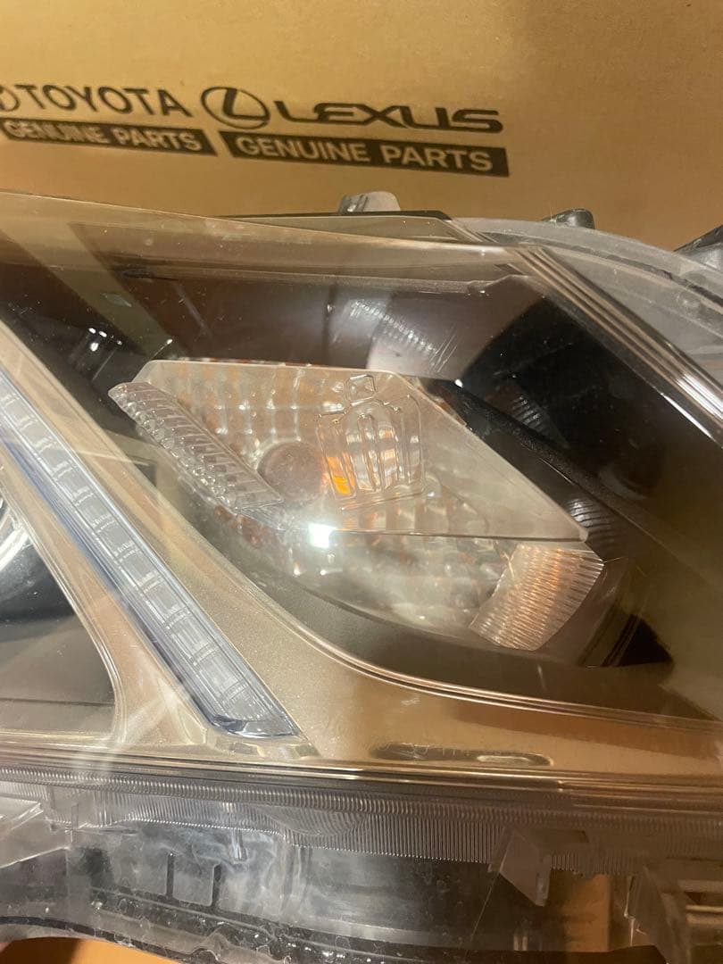 トヨタクラウンマジェスタ210 ヘッドライト右側