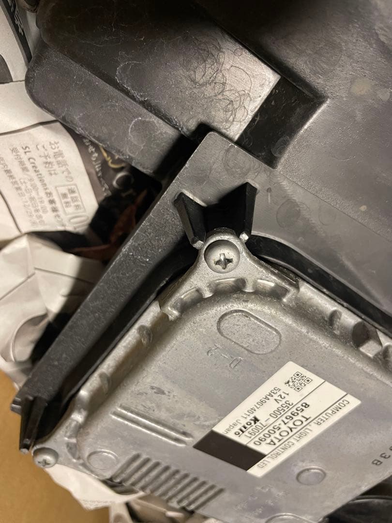 トヨタクラウンマジェスタ210 ヘッドライト右側