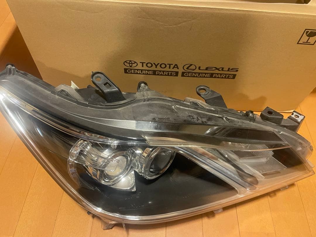 トヨタクラウンマジェスタ210 ヘッドライト右側