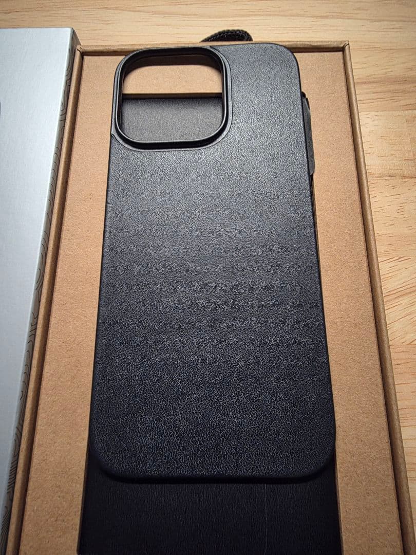 入手困難NOMAD iPhone 16 Pro用背面レザーケース