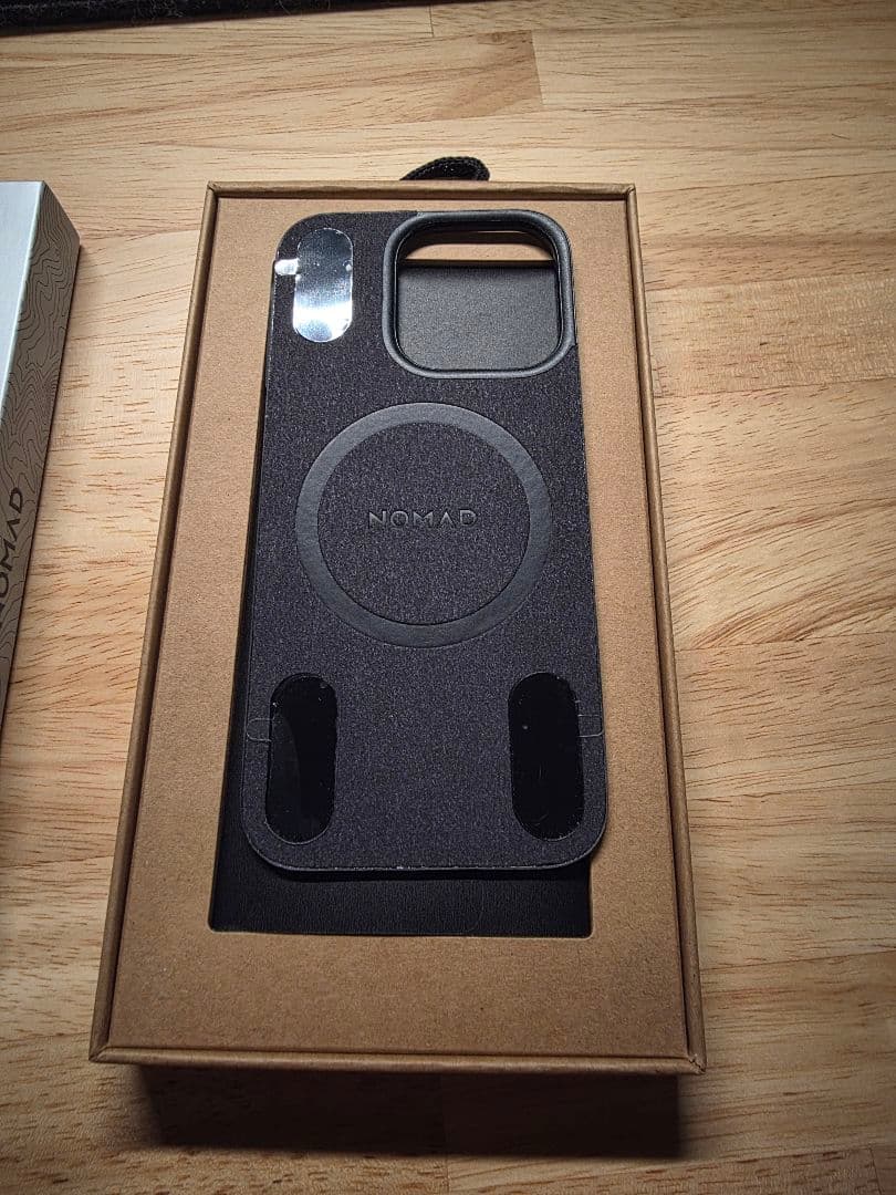 入手困難NOMAD iPhone 16 Pro用背面レザーケース