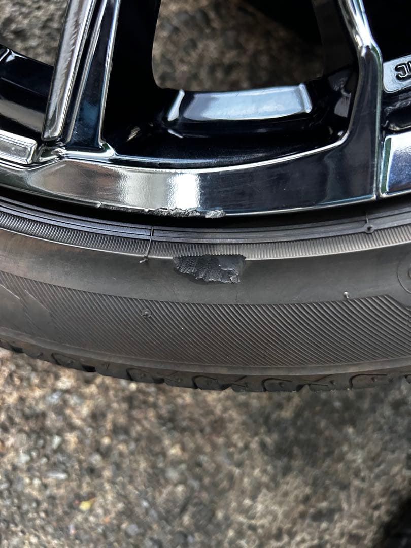 たい　レイズ　ベルサス　アベントゥーラ　18インチ　4本セット