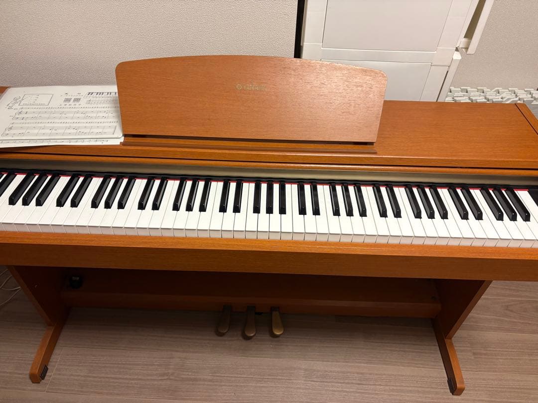 ヤマハ木製88鍵電子ピアノ J-7000椅子・楽譜付き