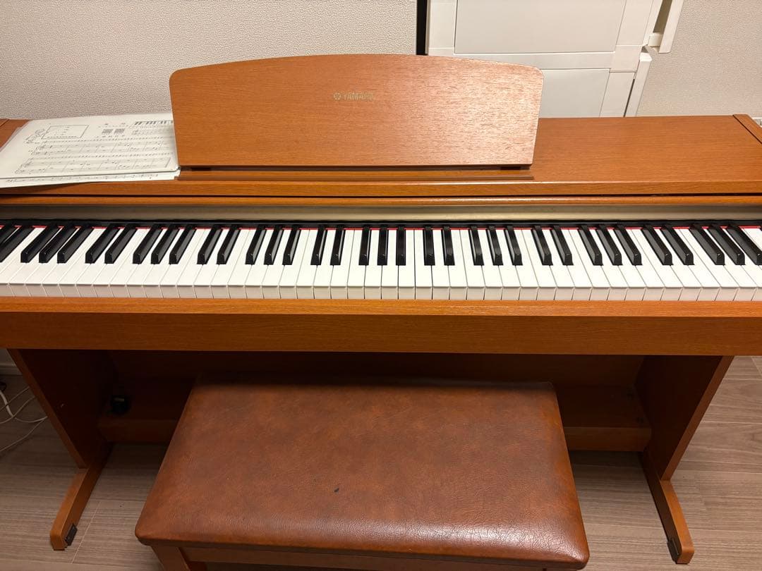 ヤマハ木製88鍵電子ピアノ J-7000椅子・楽譜付き