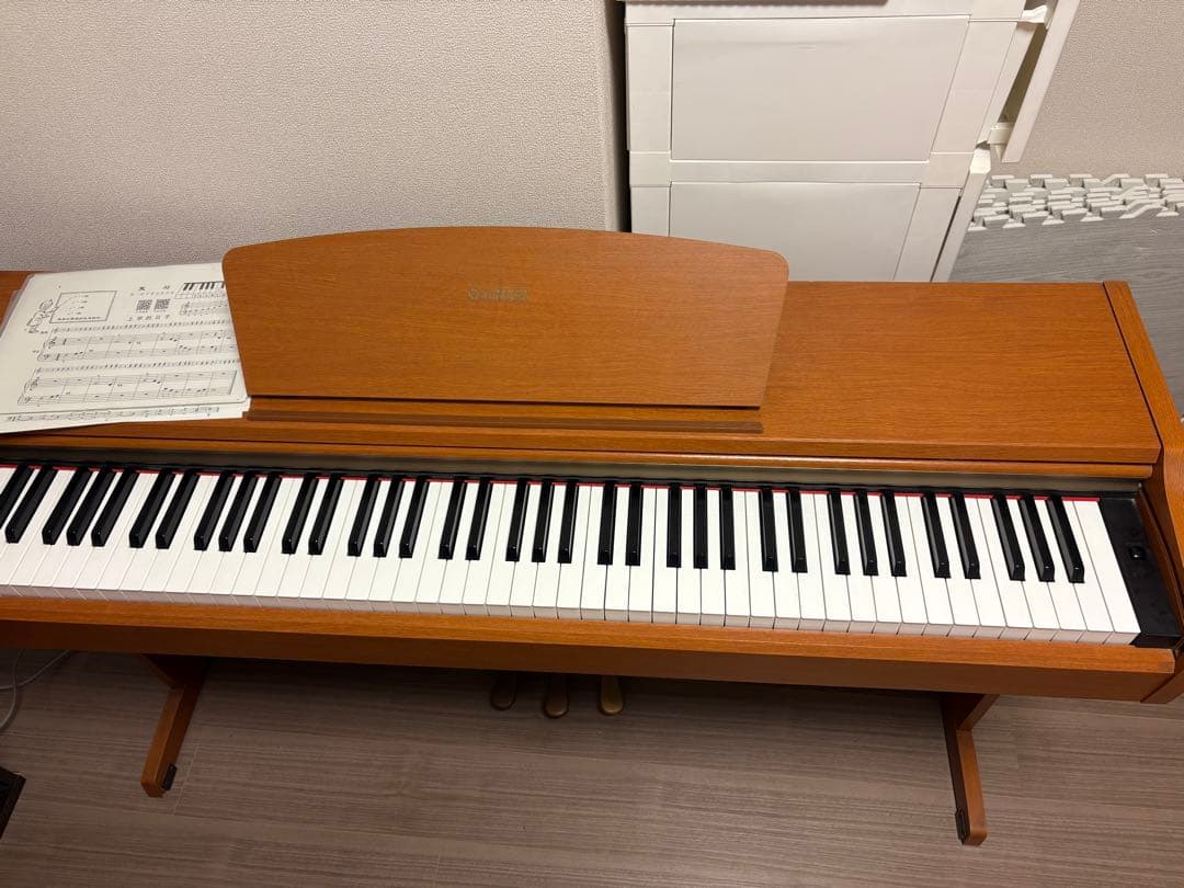 ヤマハ木製88鍵電子ピアノ J-7000椅子・楽譜付き