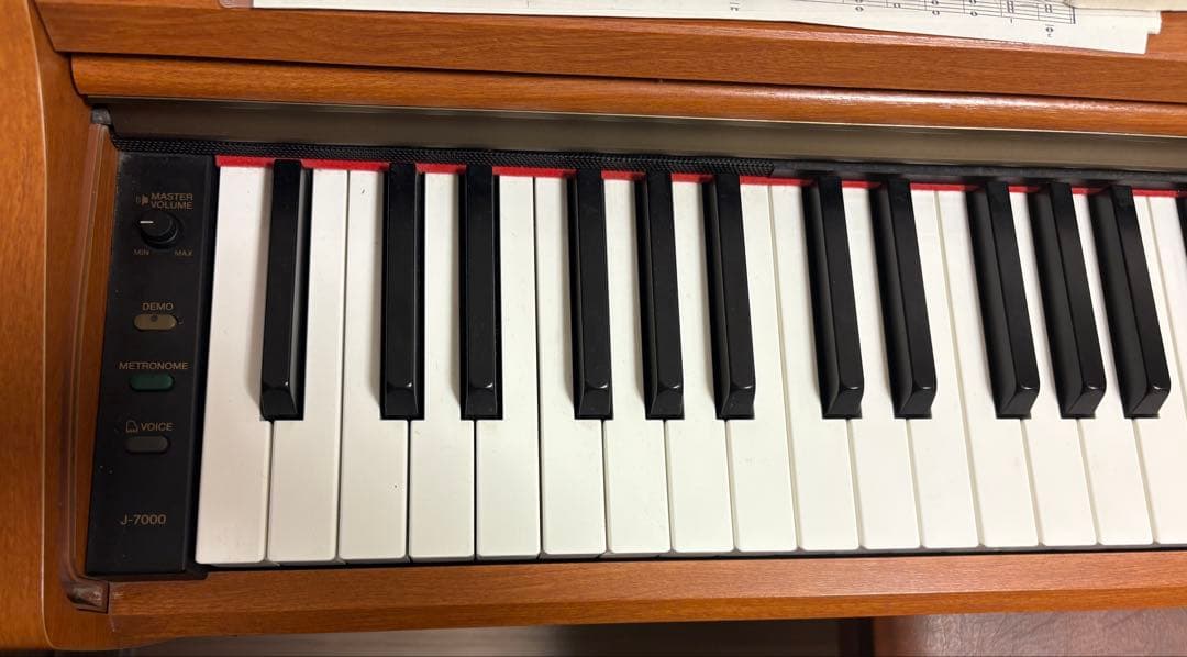 ヤマハ木製88鍵電子ピアノ J-7000椅子・楽譜付き
