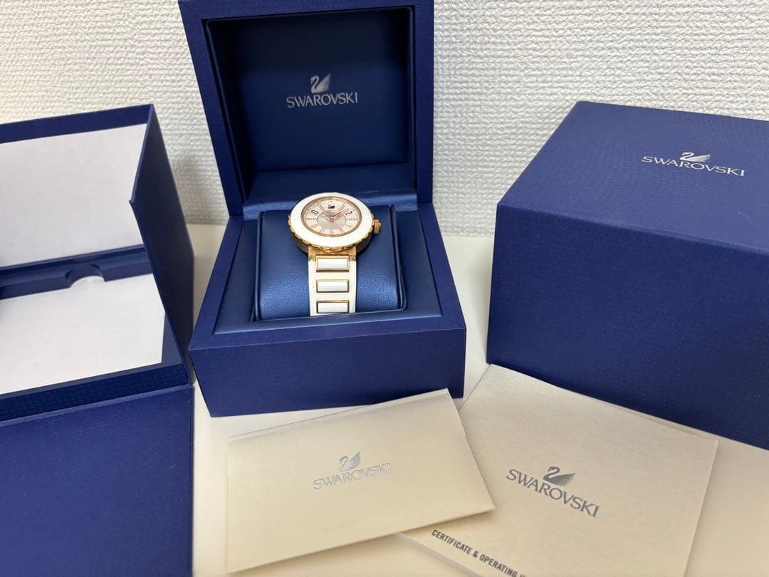 ★希少！美品★【正規店購入】スワロフスキー 腕時計 ホワイト 2回着用のみ
