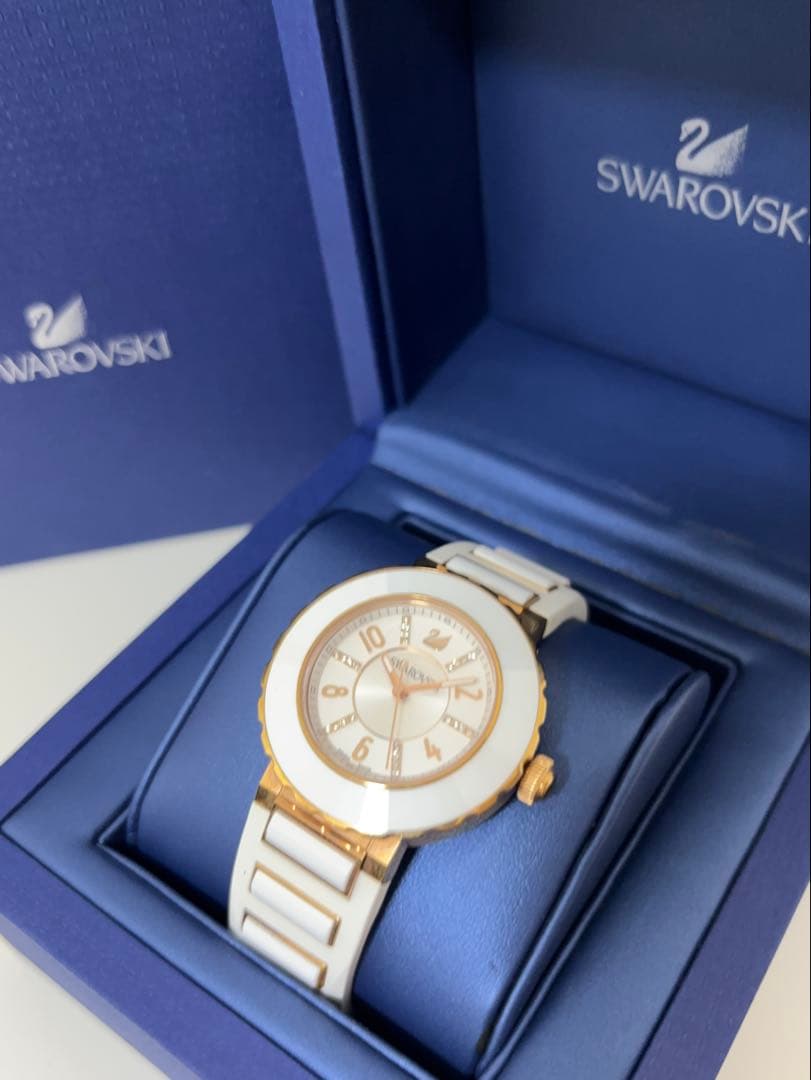 ★希少！美品★【正規店購入】スワロフスキー 腕時計 ホワイト 2回着用のみ
