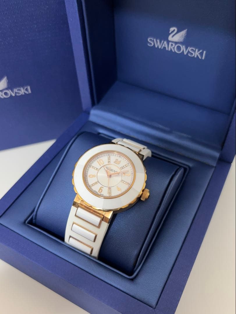 ★希少！美品★【正規店購入】スワロフスキー 腕時計 ホワイト 2回着用のみ