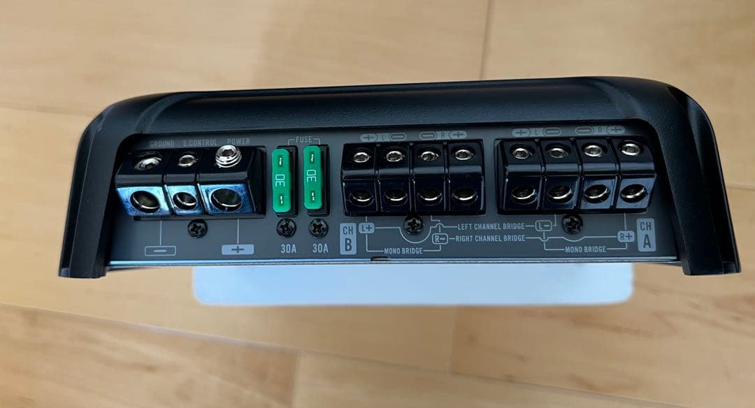 Carrozzeria 200Wx4・パワーアンプ GM-D8400