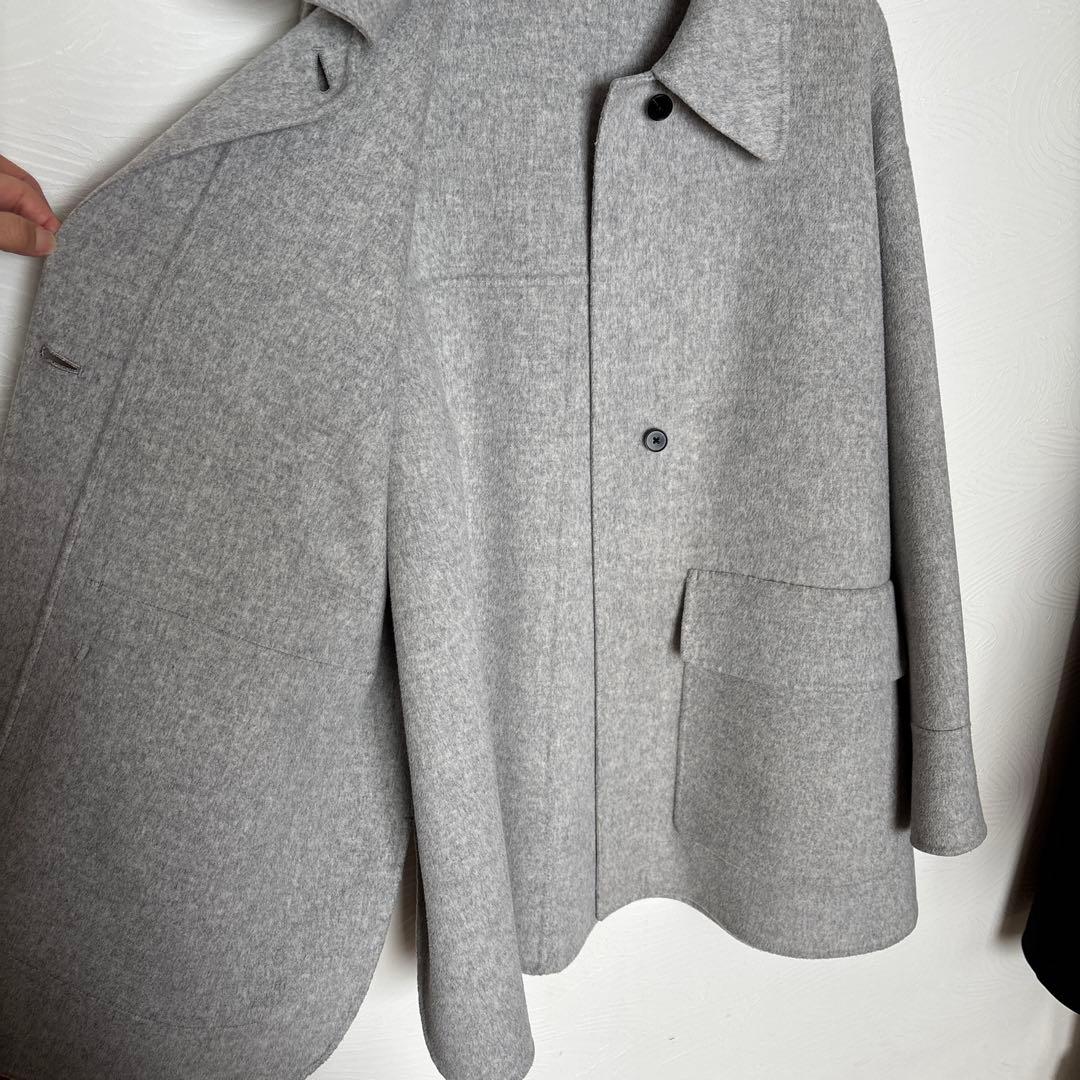 アダムエロペ　ウールリバーショートコート　グレー