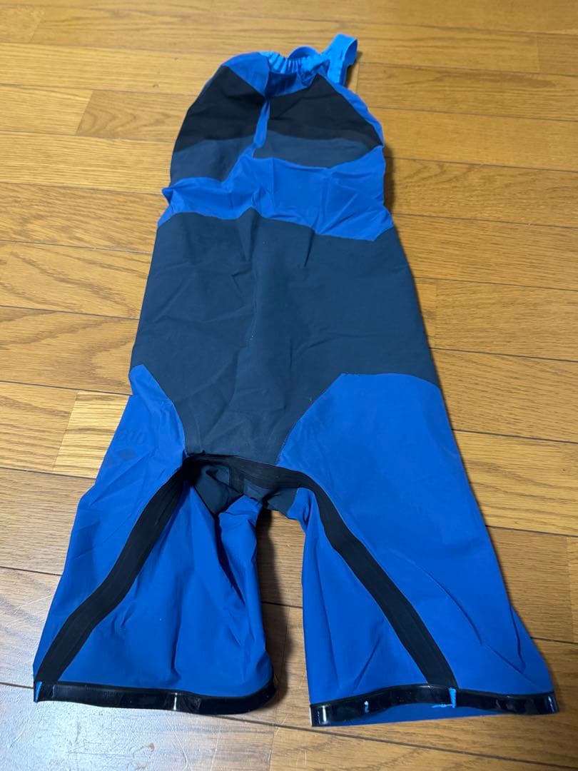 最新　美品　アリーナ　高速水着　競泳水着　アクアフォースストームMF M