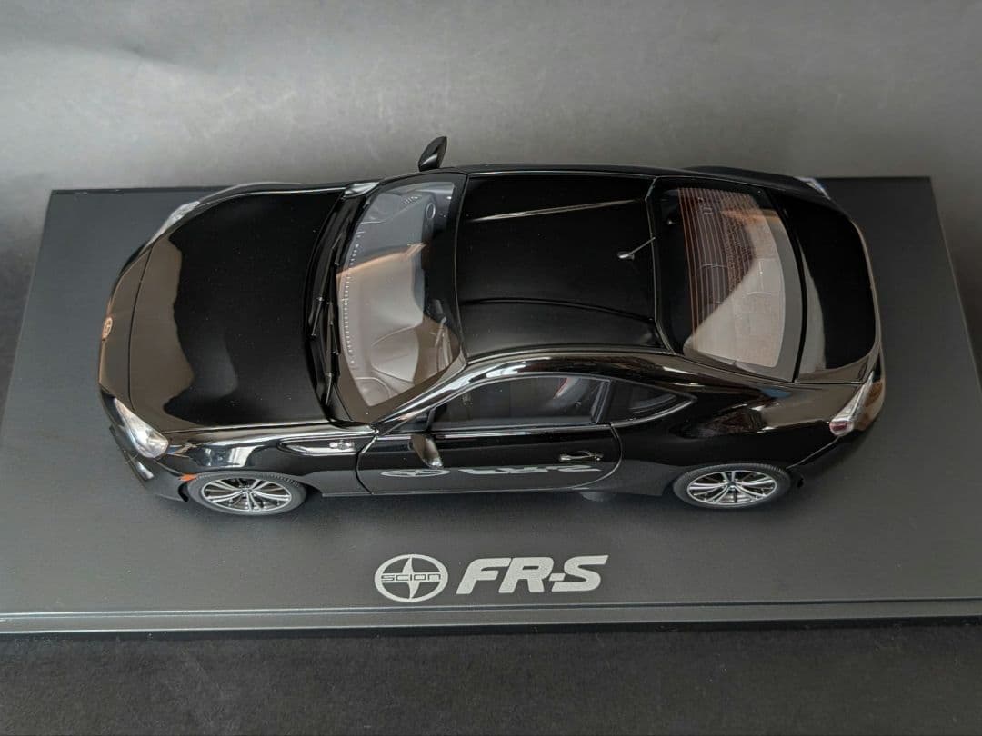 【ハチハチ】オートアート 1/18 サイオン FR-S 86 北米仕様