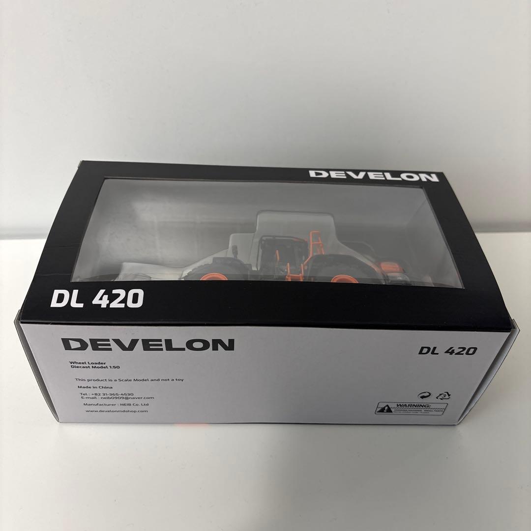 【メーカー純正】新品未開封DEVELON大型ホイールローダー1/50サイズ