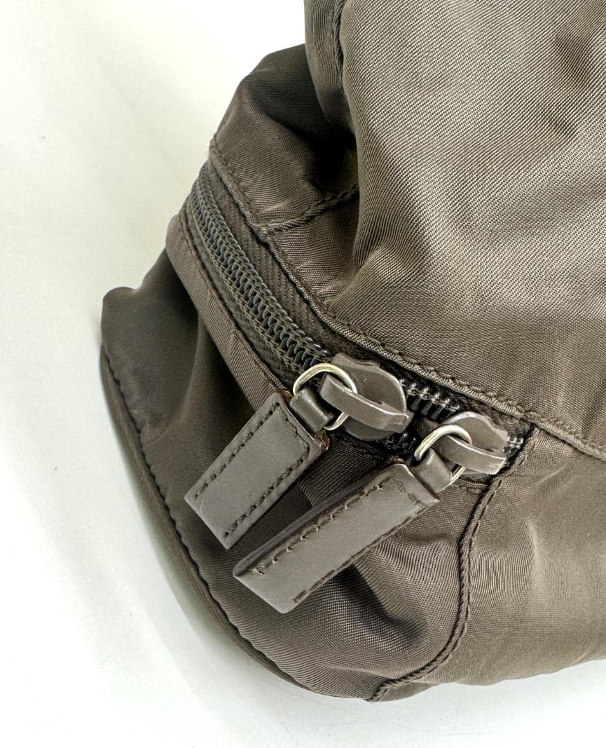 ★美品★PRADA プラダ 巾着 ポーチ 三角プレート ナイロン