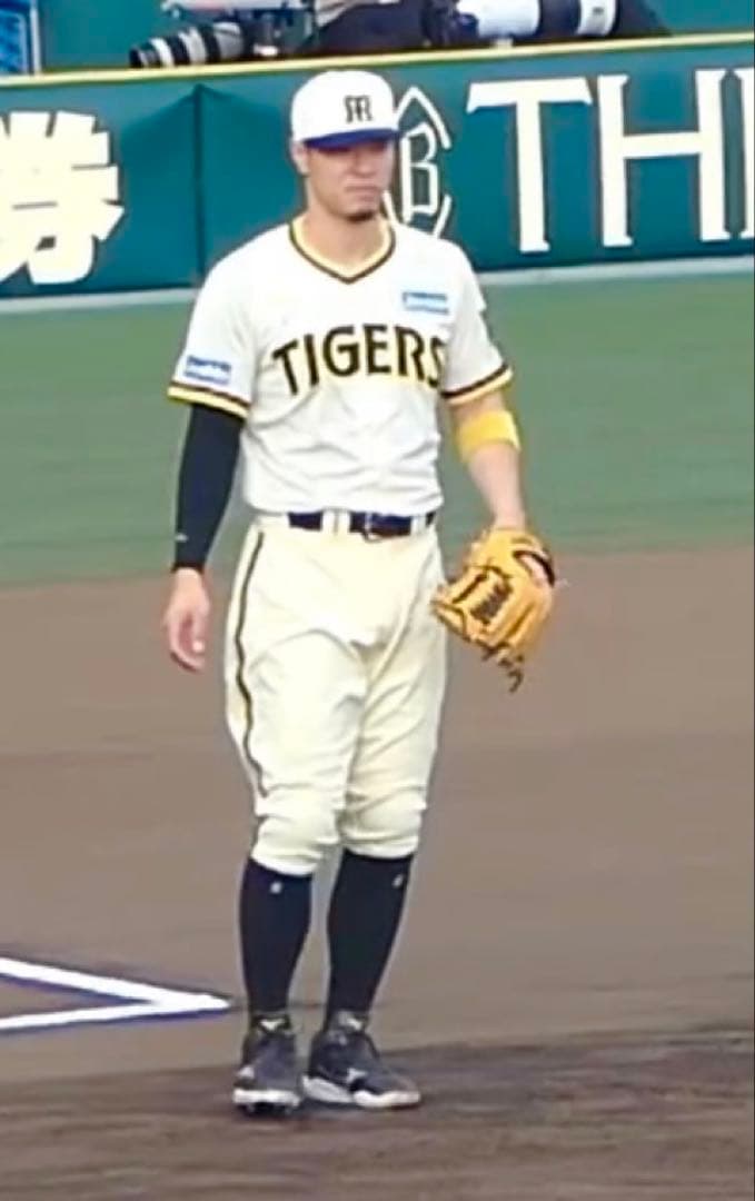 阪神タイガースFamilyWithTigers 限定佐藤輝明選手ユニフォーム