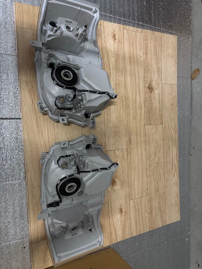 ハイエース 200系　ダークプライムⅡ 純正ledヘッドライト左右