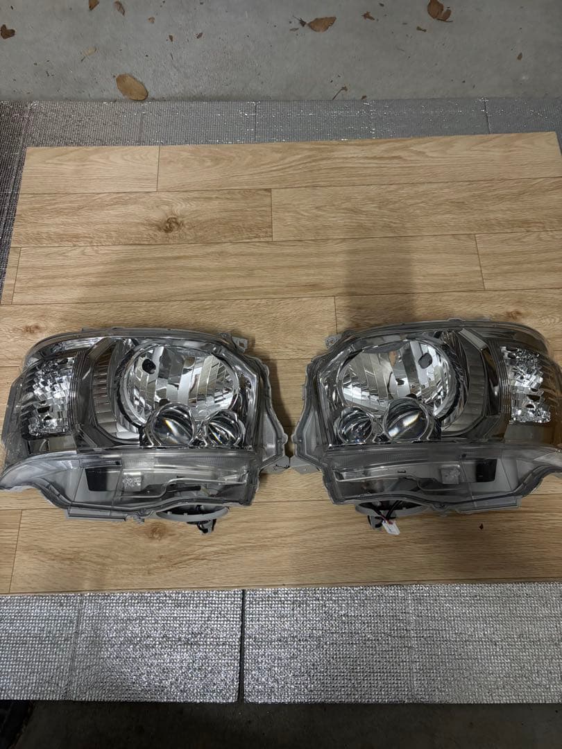 ハイエース 200系　ダークプライムⅡ 純正ledヘッドライト左右