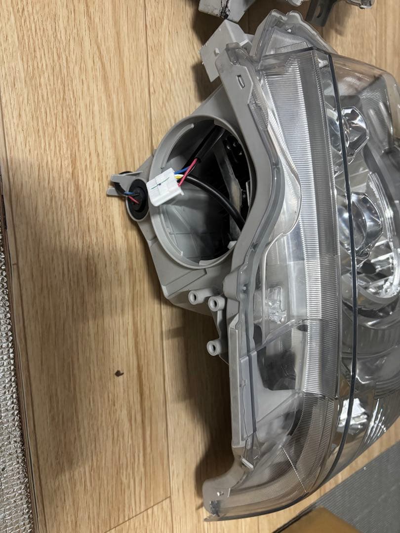 ハイエース 200系　ダークプライムⅡ 純正ledヘッドライト左右