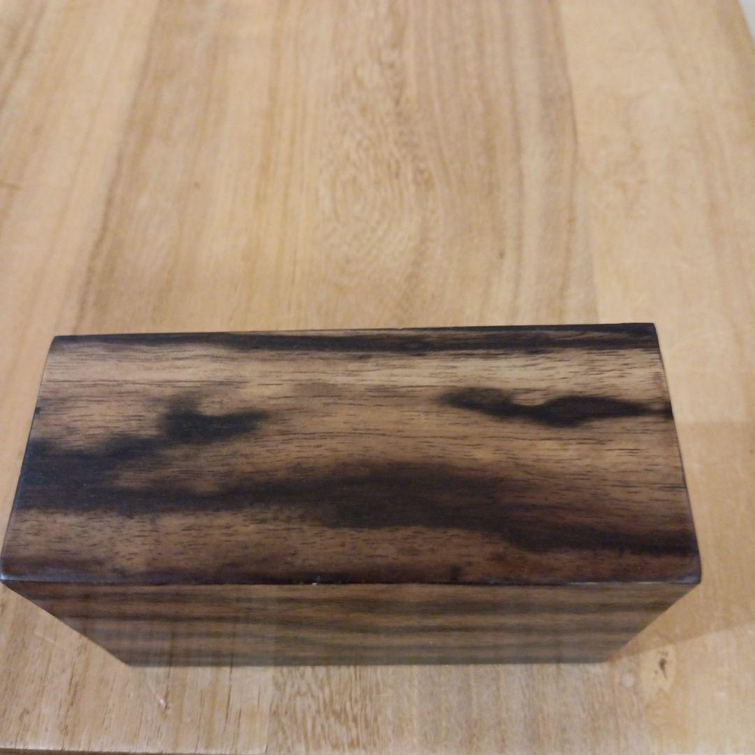 銘木黒柿　孔雀杢、縞黒　名刺入れ、小物入れ