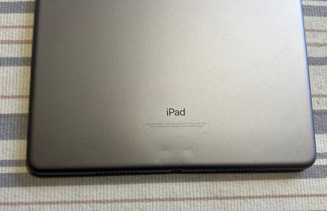 Apple SIMフリー10.5インチ iPad Pro（2017） 64GB