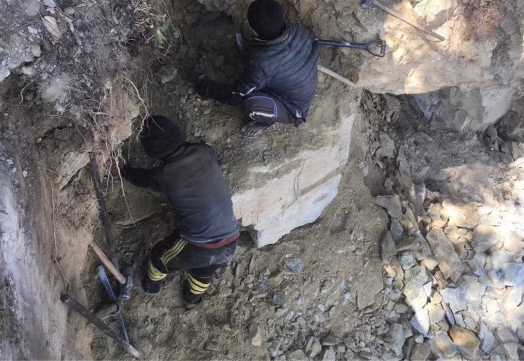 究極品質　秘蔵放出　光を纏いし神の聖石　幻のオールドガネッシュヒマール　8.5㎜