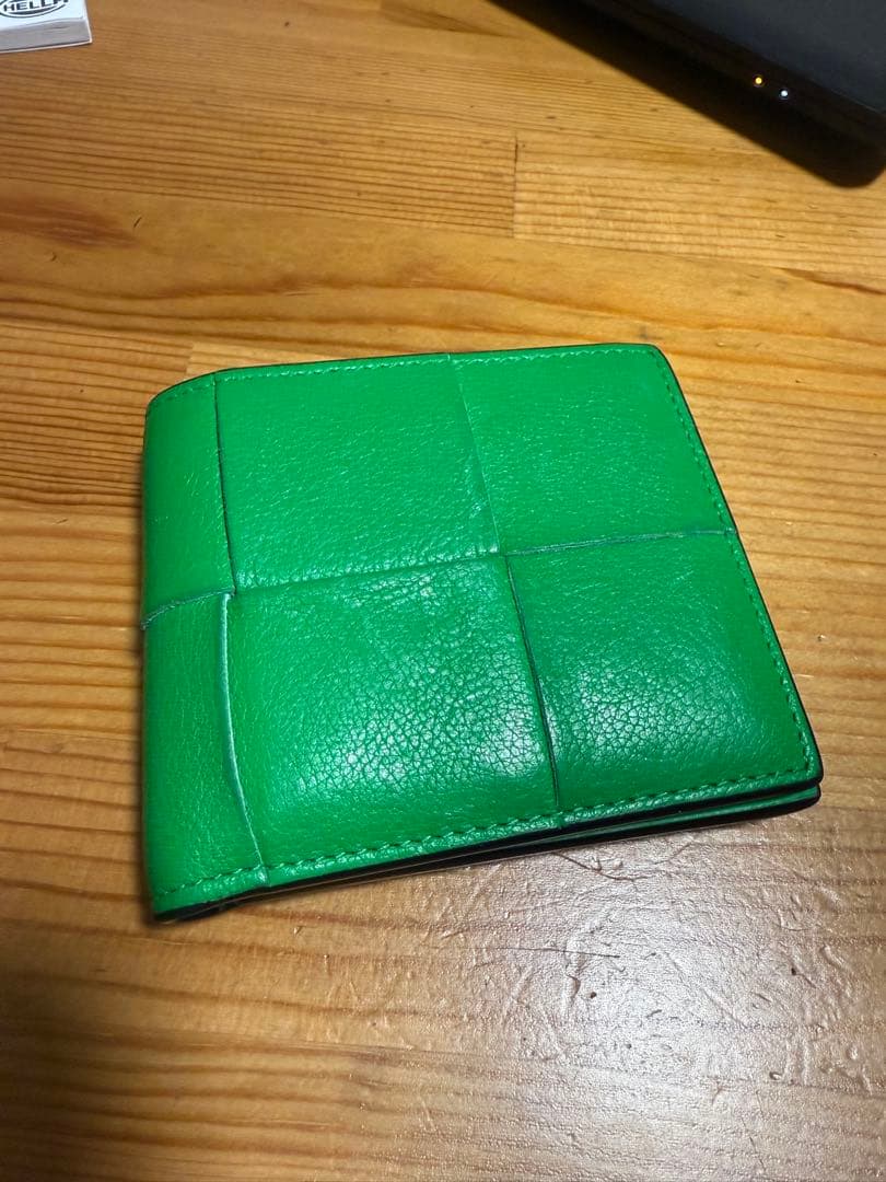 キラリ BOTTEGA VENETA 二つ折り財布 グリーン 美品❗️