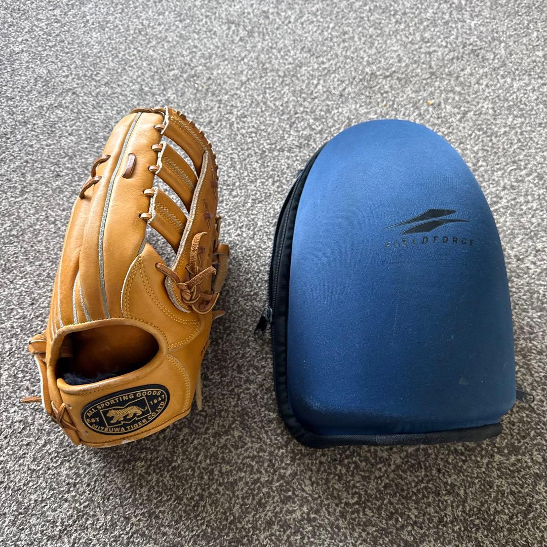 REVOLTIGER 軟式グローブ ブラウン